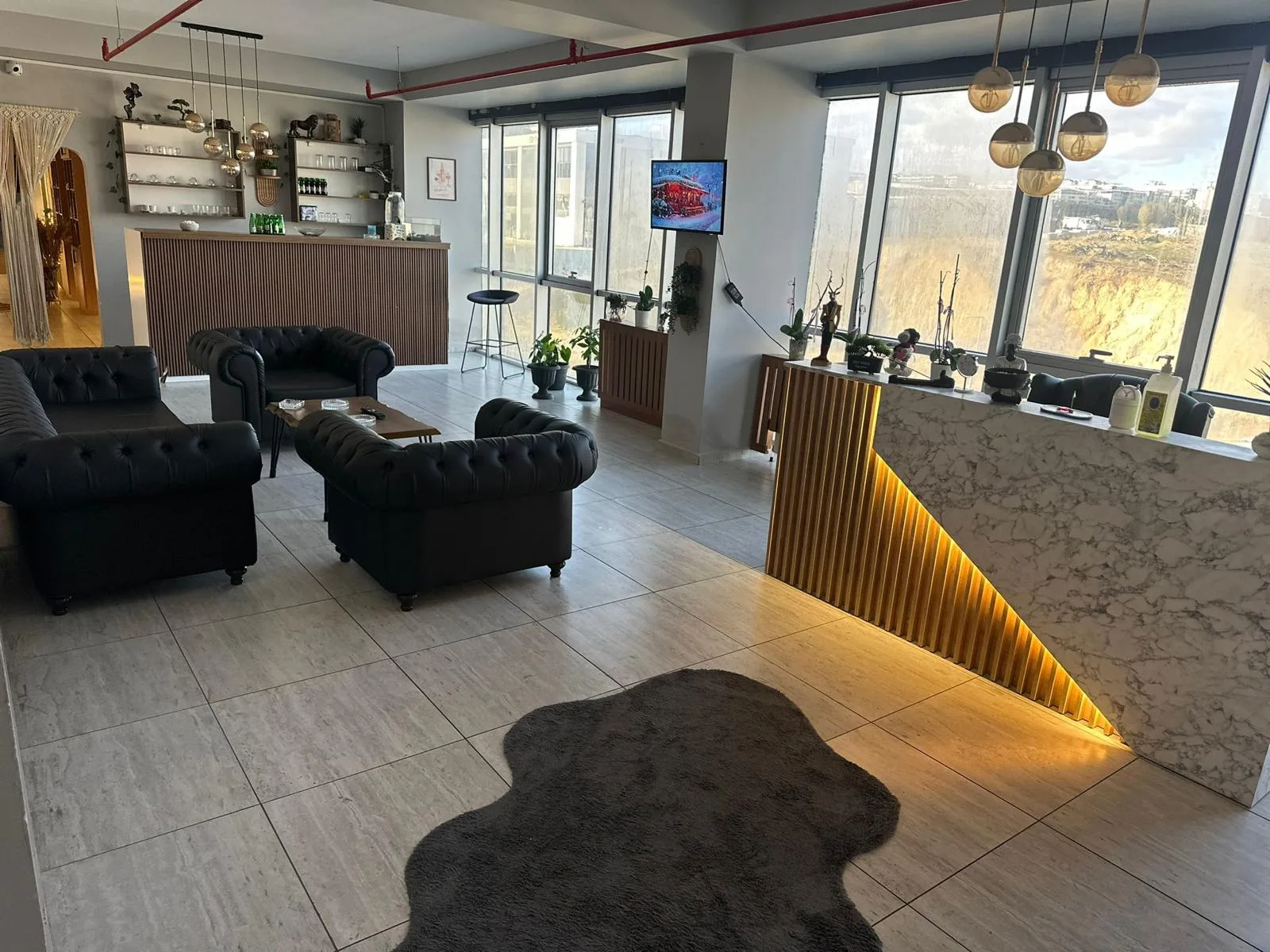 Beylikdüzü Spa Sparadise resepsiyonu, oturma grubu ve içecek alanı